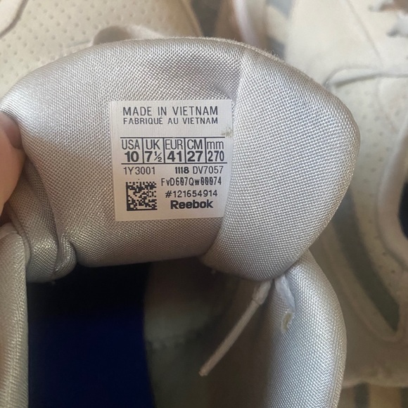 Women’s size 10 classic Reebok Running shoes. - Picture 2 of 4